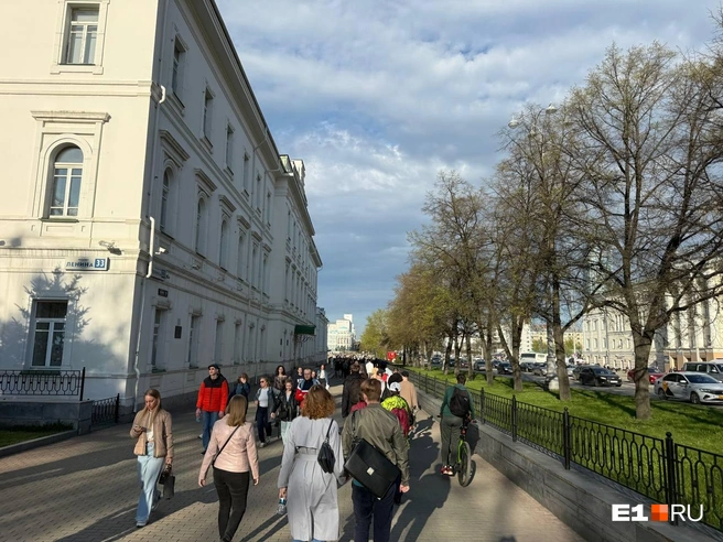 Почти весь апрель в Екатеринбурге было холодно и дождливо, май принес первую жару | Источник: Анастасия Баранова / E1.RU