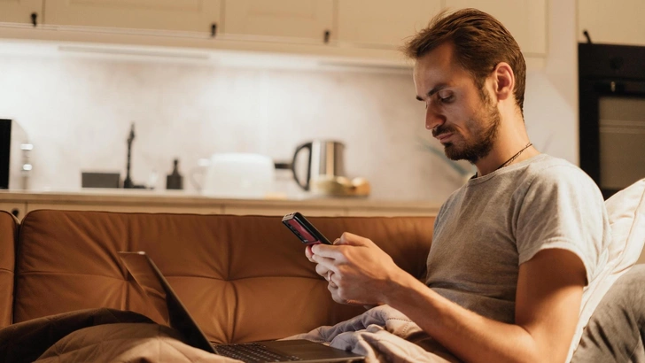 «Сестра не хочет съезжать с квартиры, которая досталась мне по наследству»: историю читателя комментирует психолог | Источник: Master Fox/Shutterstock/Fotodom.ru