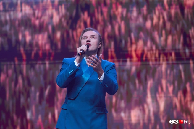 Сын артистки, Григорий Кадышев, также вышел на сцену | Источник: Роман Данилкин / 63.RU