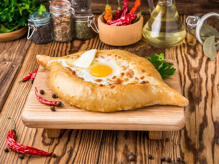 Хачапури по-аджарски: пошаговый грузинский рецепт «лодочки» с сыром