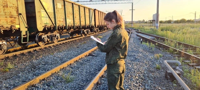В Новотроицке под поездом погиб 13-летний подросток | Источник: Центральное МСУТ СКР / Max
