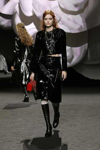 Осень-зима 2023/24 в стиле Chanel: повторяем трендовые образы с модного показа