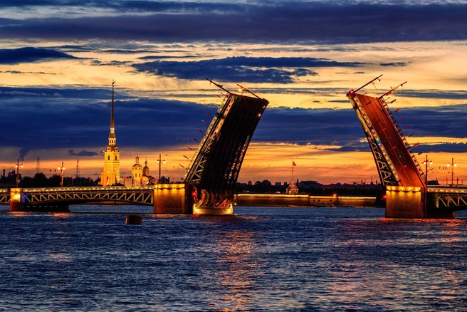 Мосты в Петербурге теперь можно развести самостоятельно. Они ожили на карте | Источник: Xantana / iStock