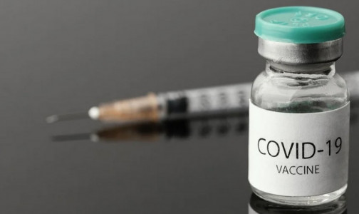 «Какой привиться - выбор за пациентом». Третью вакцину от коронавируса петербуржцам обещают в мае
