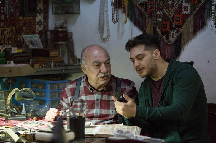 Керем Бюрсин и Бурак Озчивит позади: кто стал самым высокооплачиваемым актером в Турции