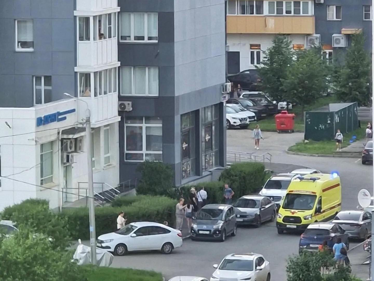 13-летняя девочка разбилась насмерть, выпав из окна многоэтажки в Челябинске
