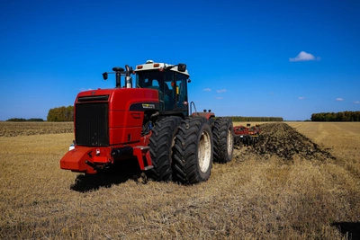 В Омской области требуются трактористы с зарплатой до 250 тыс.