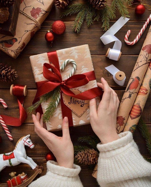 «Тайный Санта»: что подарить коллеге на Новый год до 1000 рублей