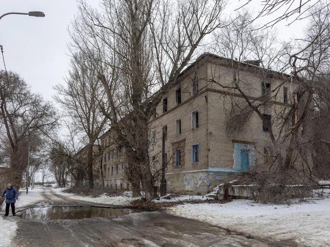 Общежитие в Веселой Балке, предназначенное под снос, было расселено и длительное время пустует. | Источник: Константин Завриков / V1.RU