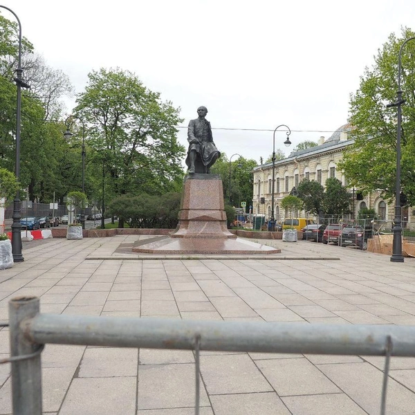 Временный сад на Менделеевской линии еще создают | Источник: Михаил Огнев / «Фонтанка.ру»