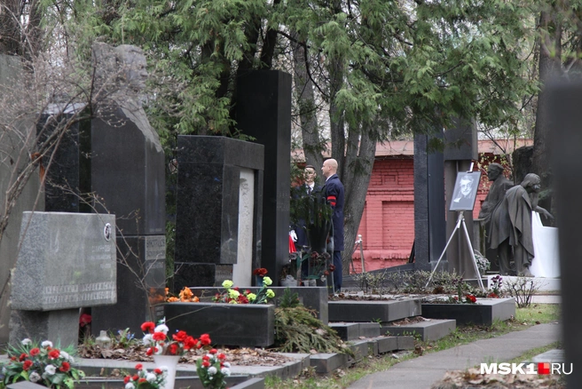 Новодевичье кладбище в Москве считается образцовым — «пикники» с шумными возлияниями вы здесь вряд ли увидите | Источник: Татьяна Спиридонова / MSK1.RU