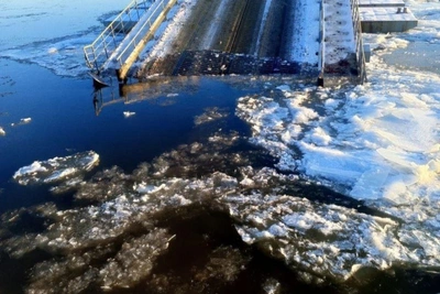 Ледоход разрушил мост на Оке в Нижегородской области