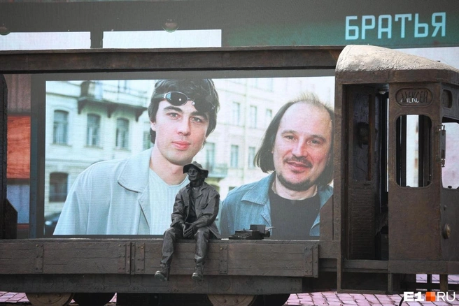 Памятник Балабанову установили в центре Екатеринбурга | Источник: Владислав Лоншаков / E1.RU