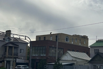 В Волгограде начали сносить самострой для большой семьи