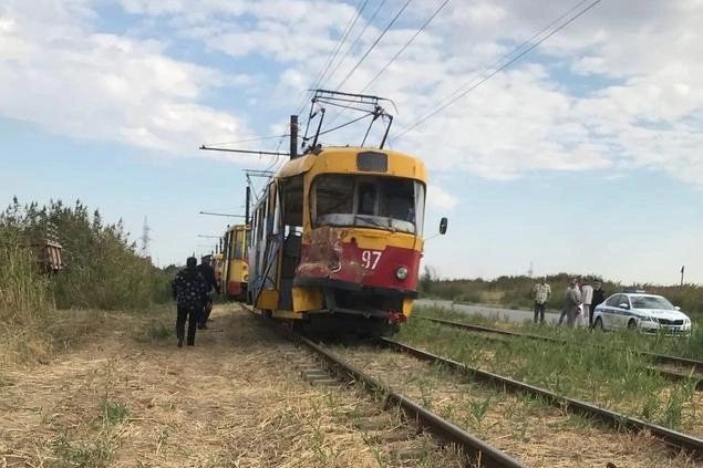 Слева в кустах можно разглядеть часть того самого КАМАЗа | Источник: Даниил Вавилов