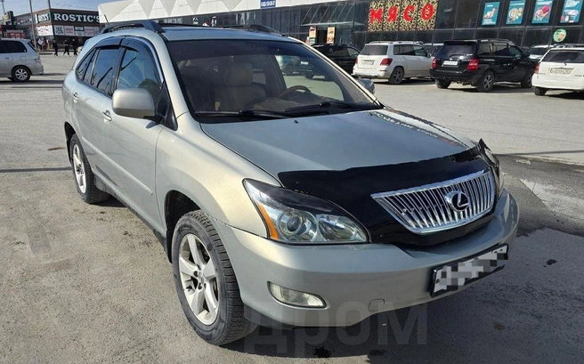 Lexus RX330, 2003 год. В свое время премиальная, сегодня&nbsp;бюджетная? | Источник: Drom.ru