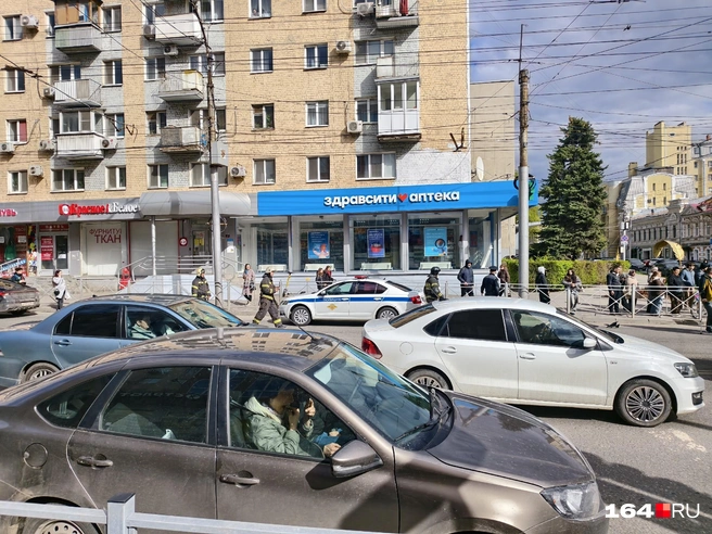 Экипаж приехавшей пожарной машины не сидел на месте | Источник: Вера Новосельцева / 164.RU