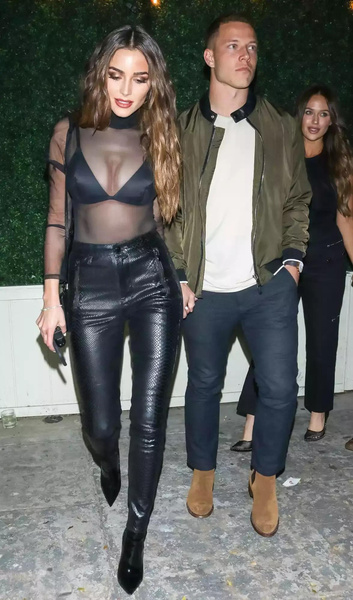 Платье весом 20 килограммов и 5-метровая фата: бывшая Мисс Вселенная Оливия Калпо вышла замуж