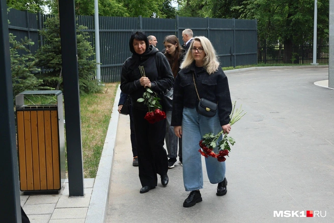 Фанаты и коллеги идут прощаться с актрисой | Источник: Артем Устюжанин / MSK1.RU