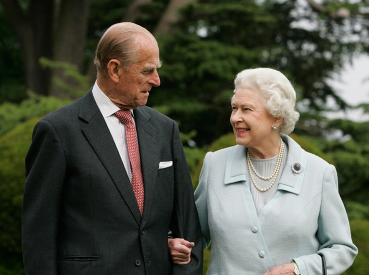 Елизавета II и Филипп: визит в поместье Бродландс в честь бриллиантовой свадьбы — именно там 60 лет назад молодожены провели свою первую брачную ночь