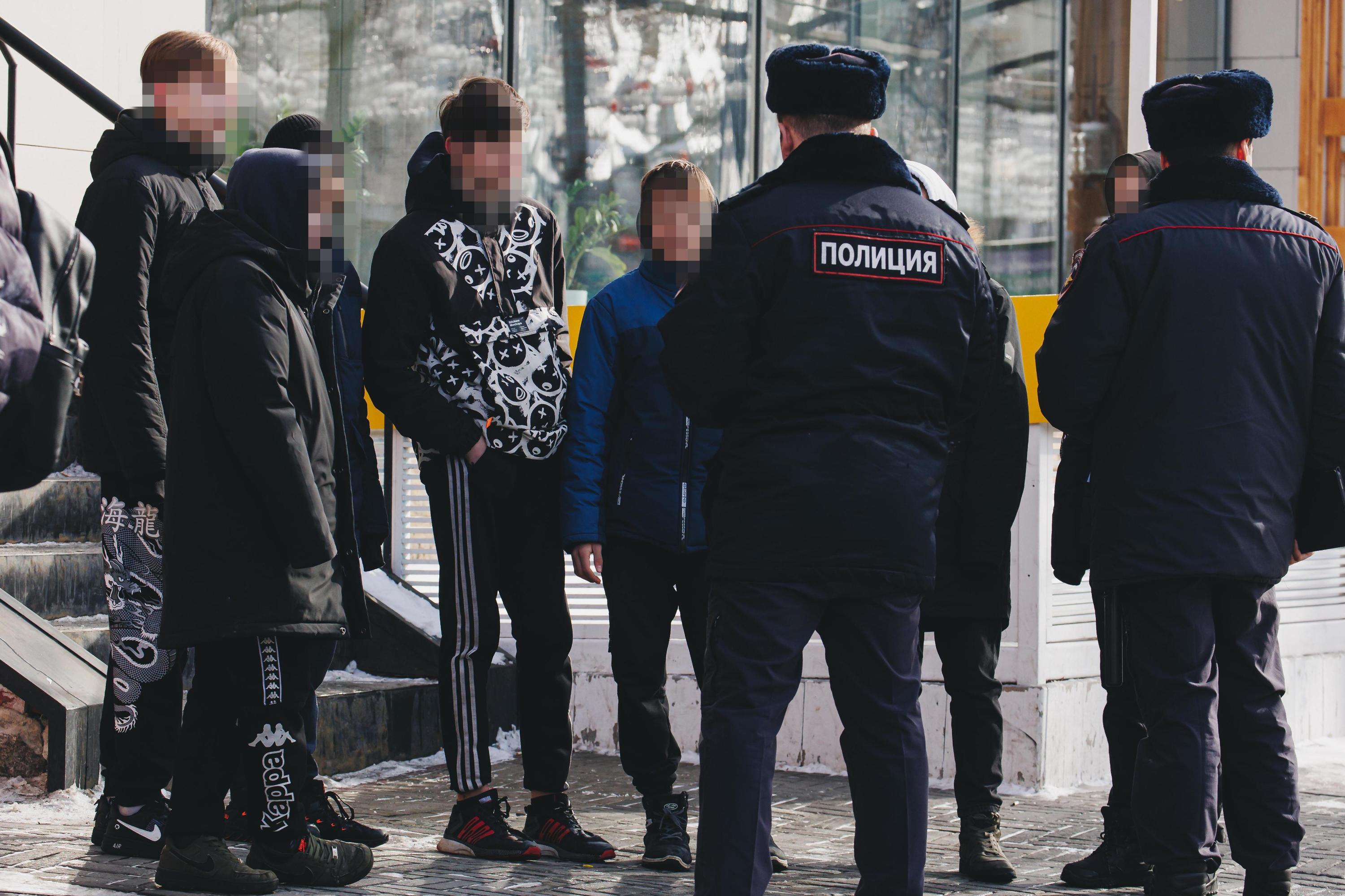 В новокузнецком кафе произошла массовая драка между русскими, таджиками,  дагестанцами: глава СКР взял расследование на контроль - 31 марта 2023 -  НГС42.ру