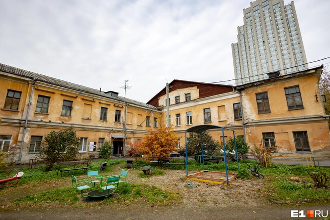 В доме-памятнике никогда не делали капремонт | Источник: Владислав Лоншаков / E1.RU