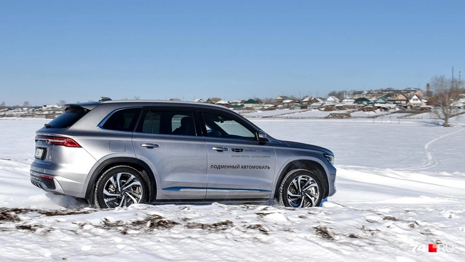 Geely Monjaro остается единственным лидером рынка с ценой более 4&nbsp;млн рублей: остальные модели значительно дешевле. Скоро он сменит имя на Volga K50 и получит нижегородскую прописку | Источник: Артем Краснов