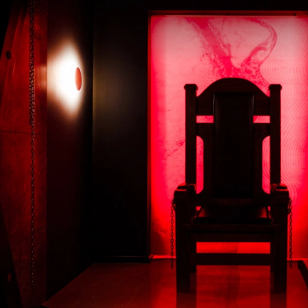 Трон — символ доминирования | Источник: Ekaterinburg.bdsmspace.ru