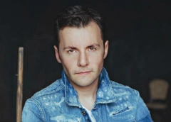 Вячеслав Манучаров: «Я профессионально играю Деда Мороза»