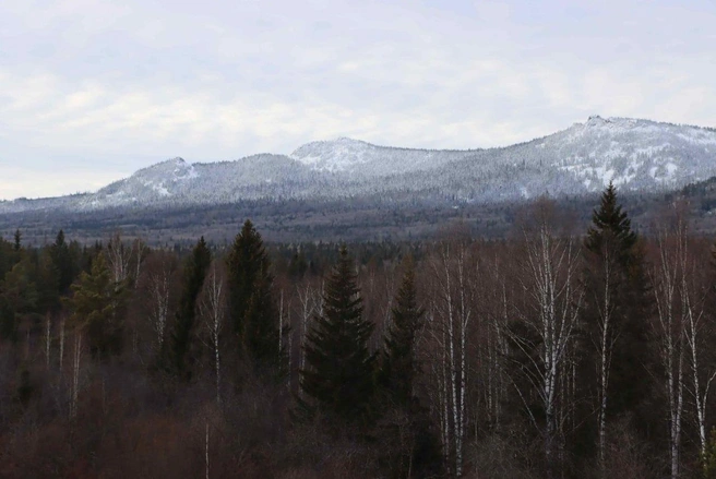 Ситуация совсем не типичная: снега мало, и лежит он только на вершинах | Источник: Зигальга News / t.me