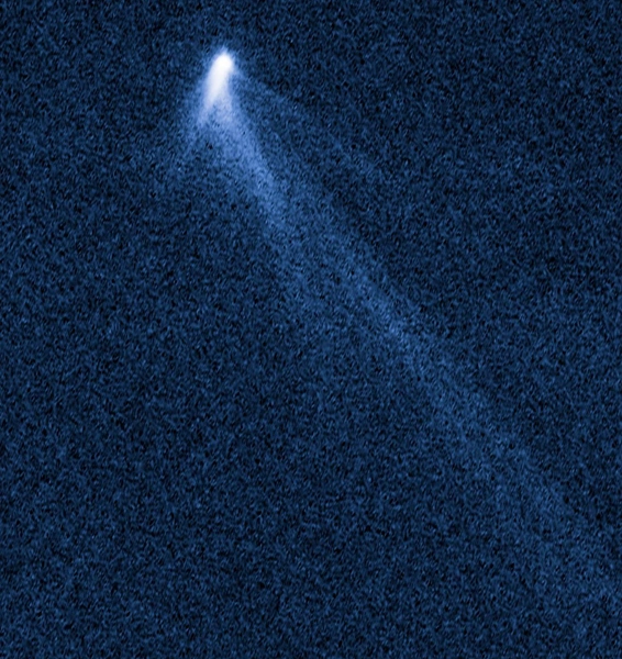 311P/PANSTARRS на снимке космического телескопа «Хаббл». У объекта видны сразу шесть хвостов, что нетипично для кометы | Источник: NASA Goddard Space Flight Center from Greenbelt, MD, USA, Public domain, via Wikimedia Commons