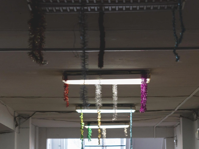 Украшать подъезды разрешается, но необходимо придерживаться установленных норм | Источник: Наталья Лапцевич / 74.RU