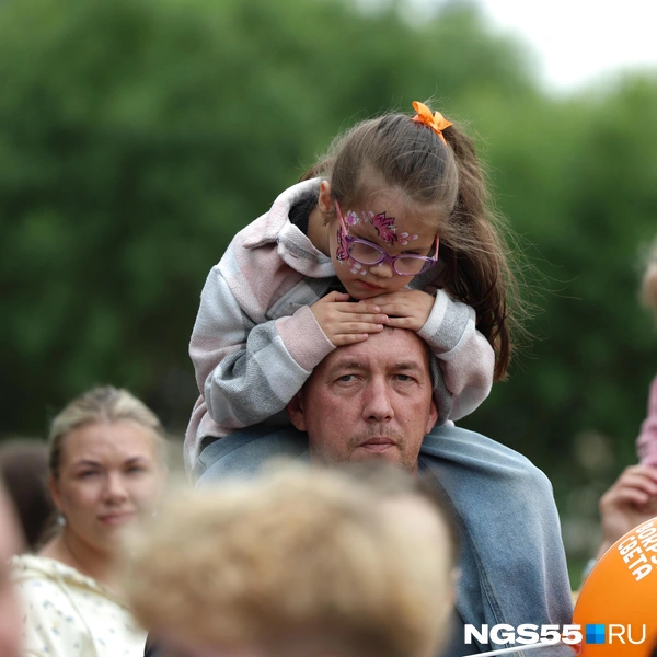 Все ждали появление вертолета | Источник: Евгений Софийчук / NGS55.RU