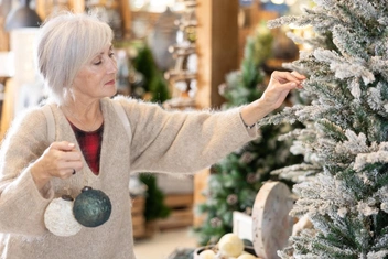 Как пережить декабрь, если вы уже устали готовиться к Новому году: чек-лист от психолога