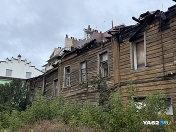 Работы по сохранению этого дома должны были закончить в мае 2025 года | Источник: Сергей Петунин / YA62.RU