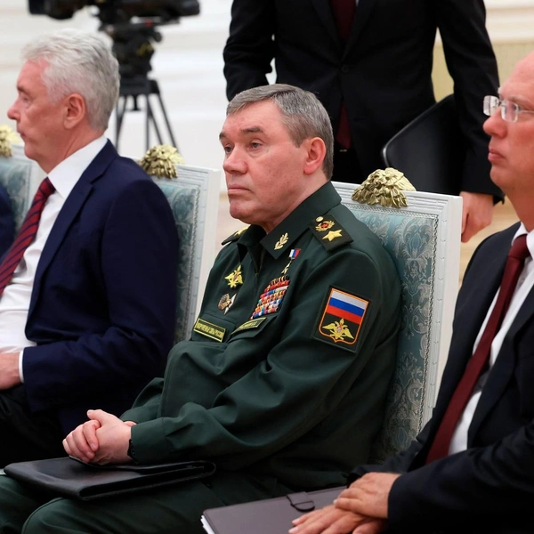 Слева направо: директор СВР Сергей Нарышкин, мэр Москвы Сергей Собянин, начальник Генштаба ВС РФ&nbsp;— первый заместитель Министра обороны Валерий Герасимов и спецпредставитель Президента по инвестиционно-экономическому сотрудничеству с зарубежными странами, гендиректор РФПИ Кирилл Дмитриев | Источник: kremlin.ru