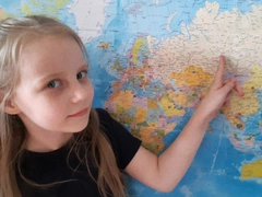 «Зачем нужно было воровать у нее детство?»: Алиса Теплякова пойдет в МГУ за руку с папой