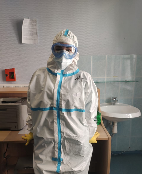 «Вначале было страшно, сейчас ничего не пугает»: медсестра Анастасия рассказывает о работе с зараженными коронавирусом