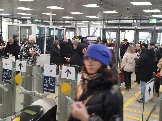 По словам пассажиров, причиной сбоя стал излом токоприемника | Источник: МЦД2 Нахабино — Подольск / Telegram