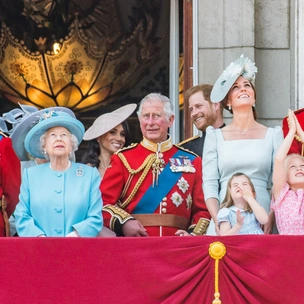 От Дианы до Кейт Миддлтон: самые яркие «балконные» кадры Trooping The Colour