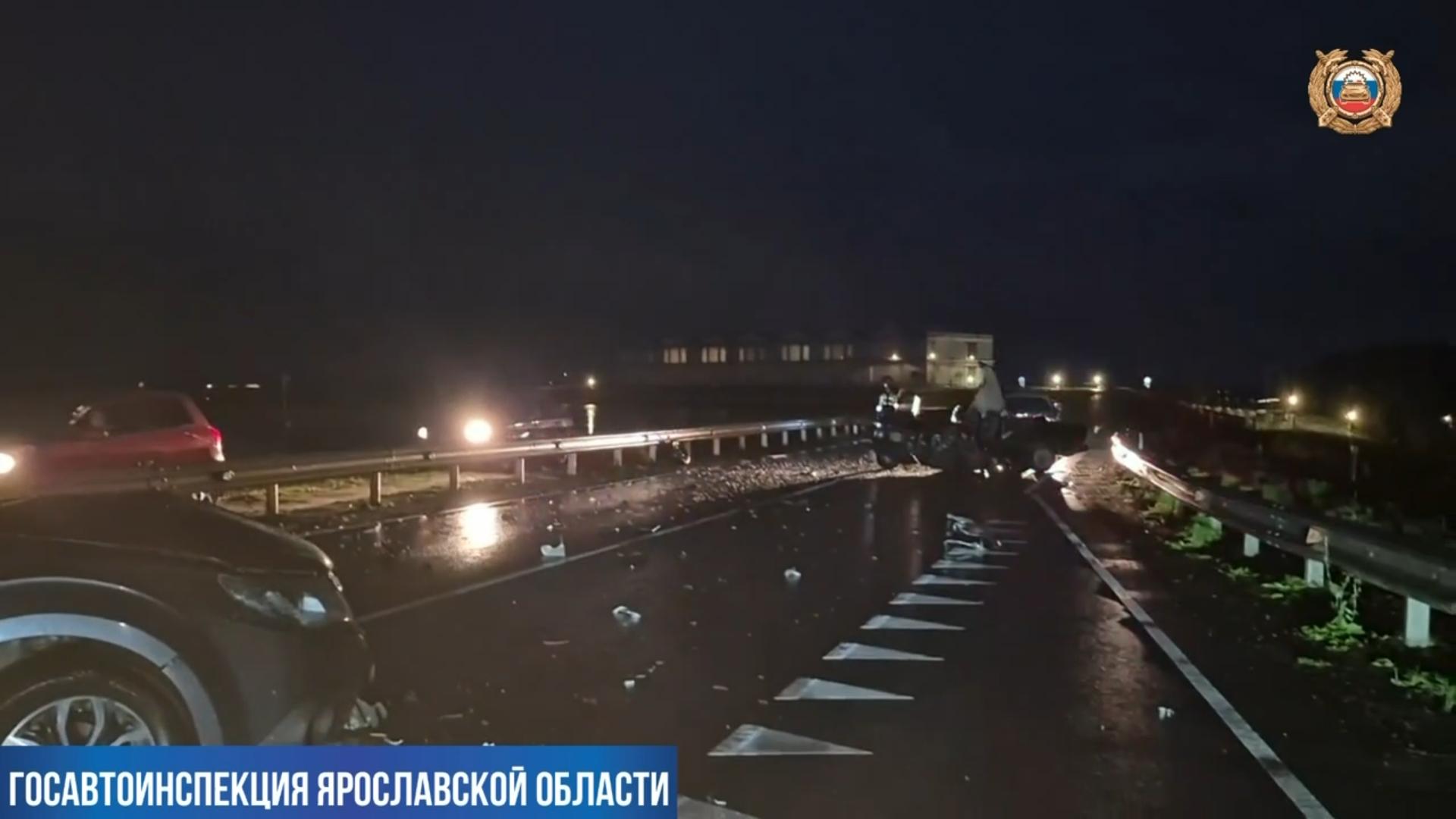 Машины всмятку: пять человек пострадали в жестком ДТП в Ярославской области
