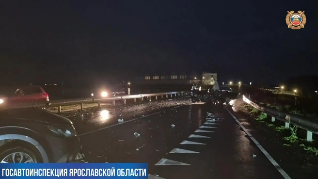 По дороге валялись детали от авто | Источник: Госавтоинспекция Ярославской области / Telegram