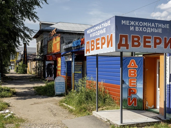 Интересно, что же здесь продаётся? | Источник: Александр Куренной / 76.RU