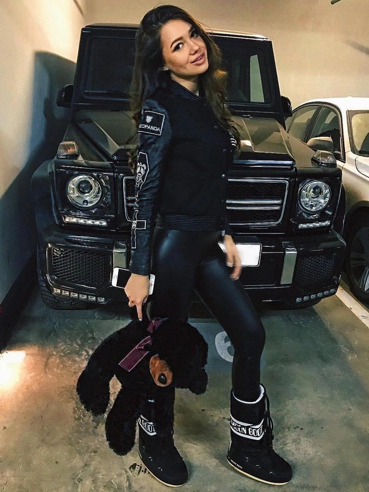 Орта жастағы әйелдердің үлкен бөкселерінің порнофотосуреттері Транниден шәует ағып жатыр