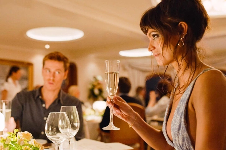 8 правил безопасности для туриста в чужой стране: не совершайте эти ошибки, если не хотите попасть в беду | Источник: кадр из фильма «Треугольник печали»