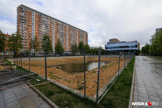 Так сейчас выглядит Площадь академика Вишневского  | Источник: Артем Устюжанин / MSK1.RU