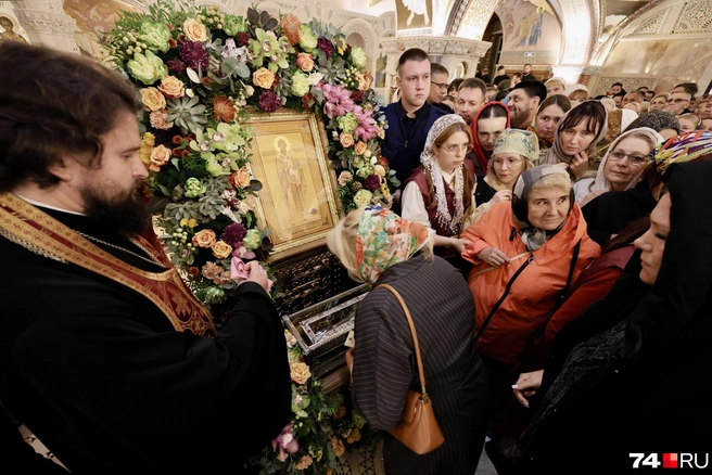 В храме ракию с мощами приоткрыли | Источник: Наталья Лапцевич