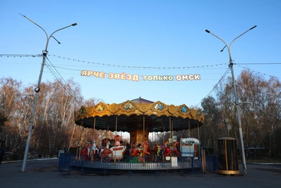 В омском парке запустили аттракционы: что можно посетить?