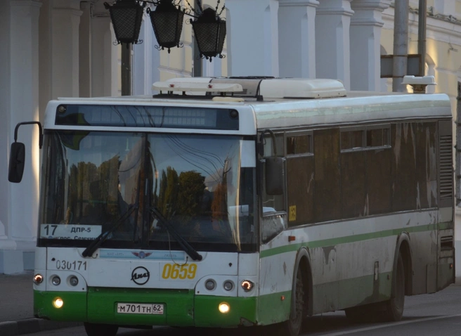 В центре Рязани попал в ДТП автобус №17, пострадала женщина | ya62.ru