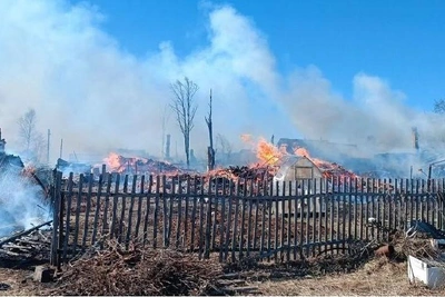 МЧС: пожар на Кегострове начался с чердака дома